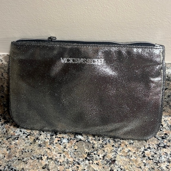 FREE with Purchase 🆓 New Large VICTORIA’S SECRET Cosmetic Bag - Picture 2 of 10